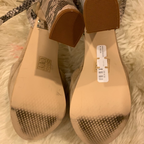 Sole Child Tan & Faux Snakeskin Platforms Size 7 - Picture 4 of 7